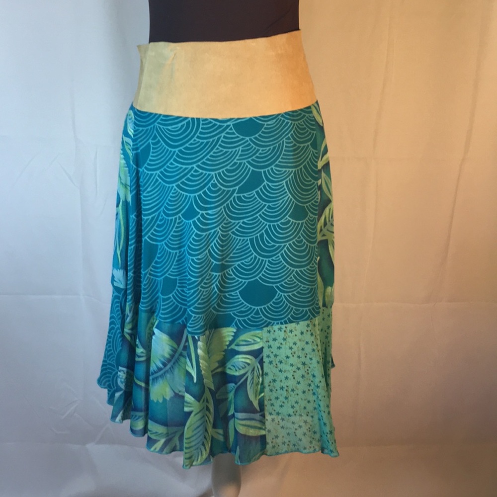 NWOT= STILETTO , Size 4 , with Suede around waist. - Picture 2 of 8